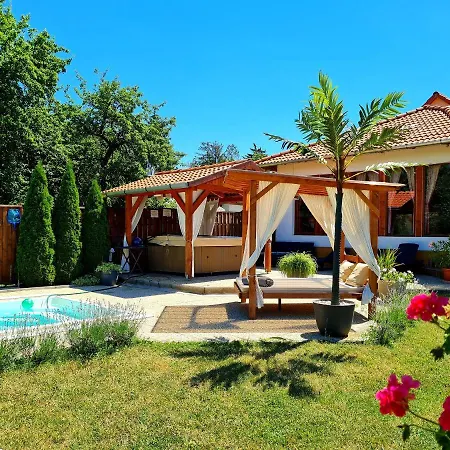 Eden Teljes Haz Guest house *