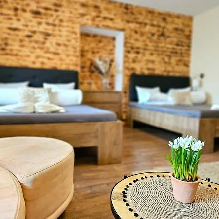 Eden Teljes Haz Guest house *